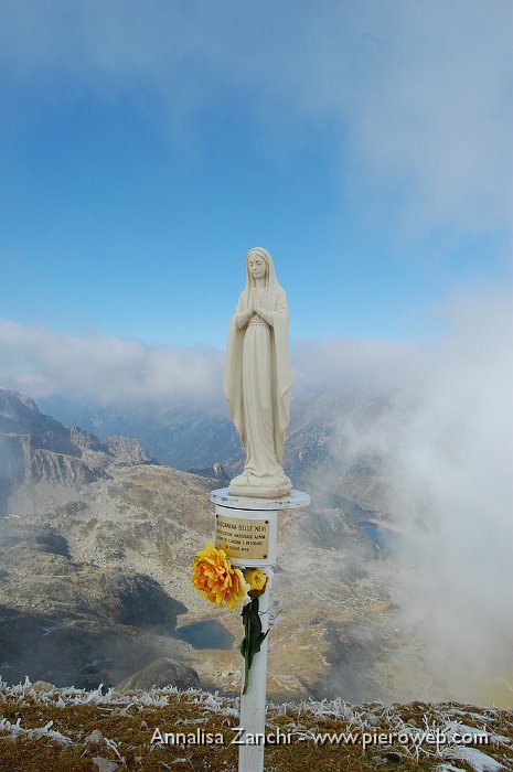 21 La Madonnina in vetta.JPG